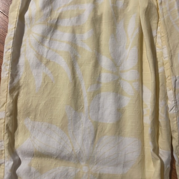Yellow and white Hawaiian print palazzo pants. Size large. - Picture 2 of 6